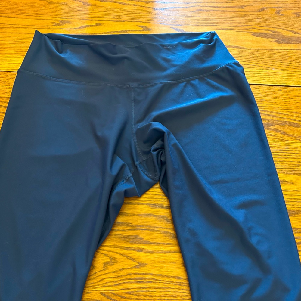 Old Navy Active Navy High-Rise Leggings - capri length